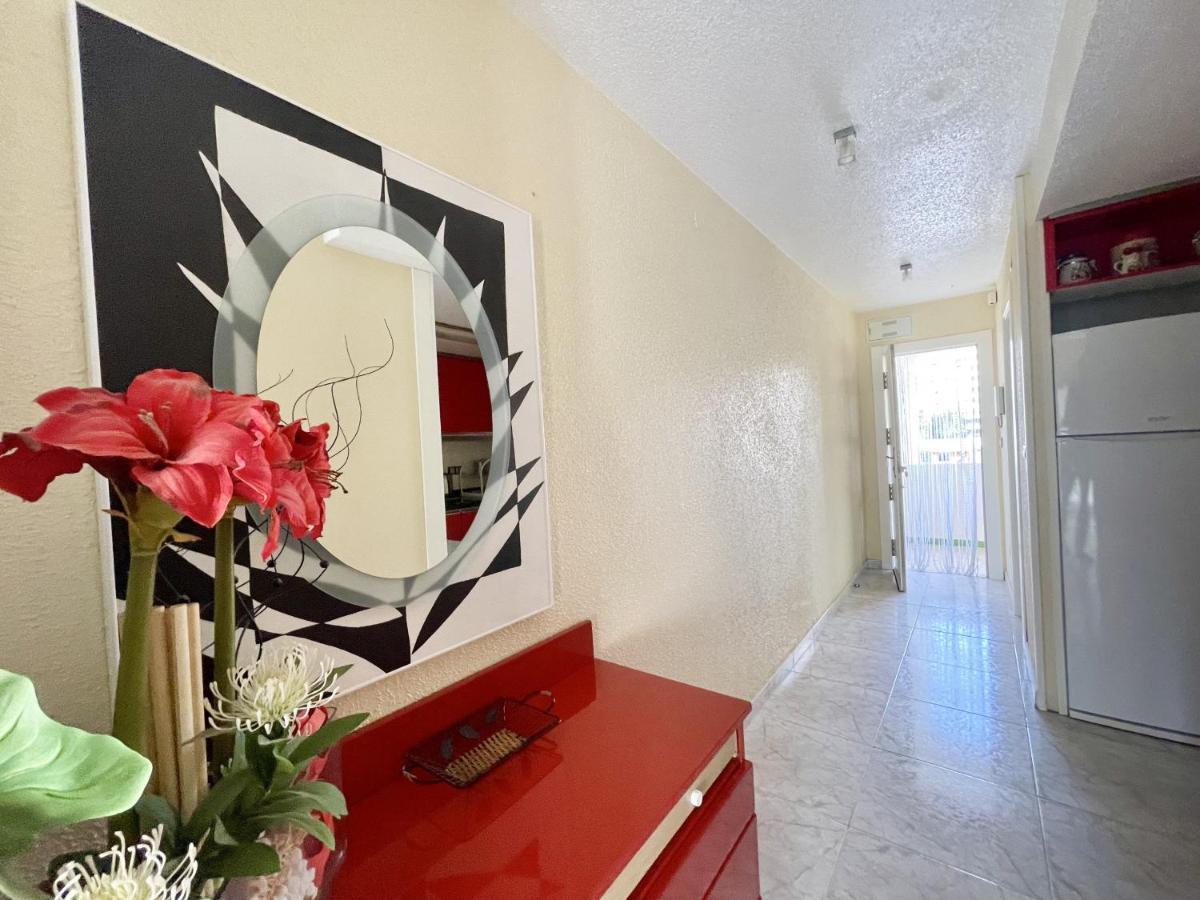 Magnificent Mediterraneo Apartment Benidorm Bagian luar foto